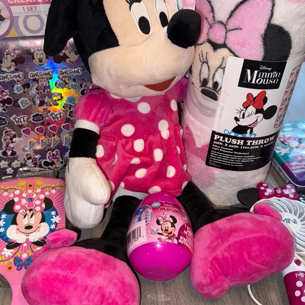 Minnie Mouse Pink Party Gift Basket - Home Party Supplies
